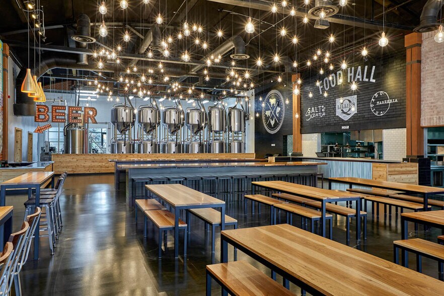 More Photos Of 700 N Milwaukee Ave, Wheeling Restaurant For Sale