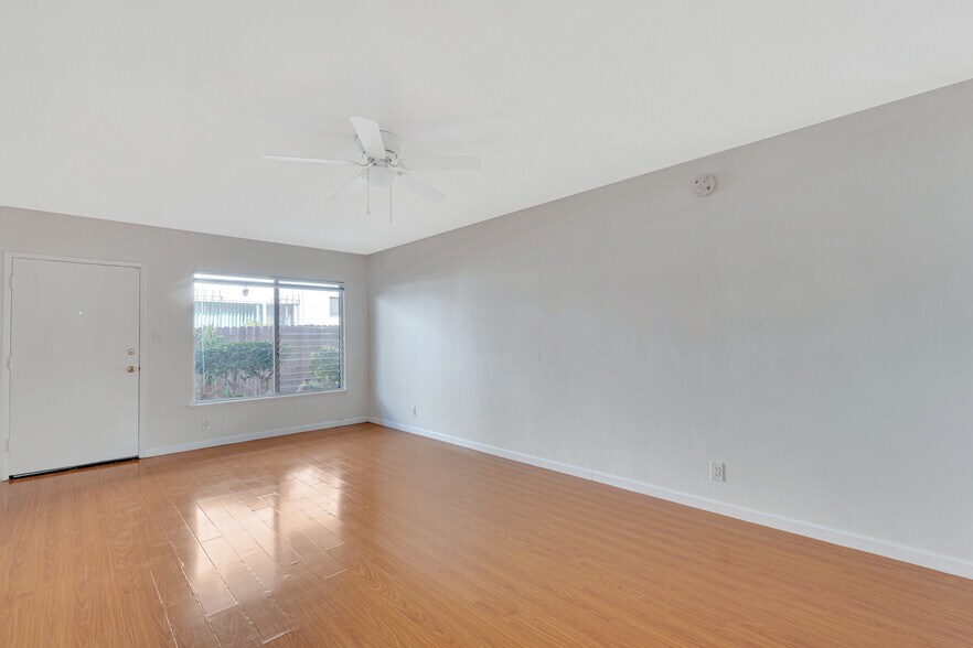 More Photos Of 1531 Corinth Ave, Los Angeles Apartments For Sale