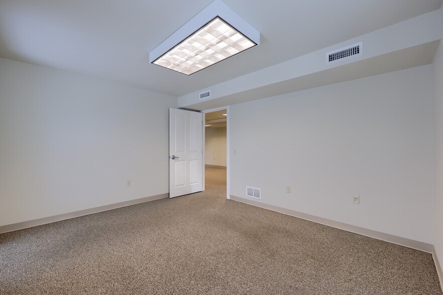 More Photos Of 390 E Main St, Ephrata Office For Sale