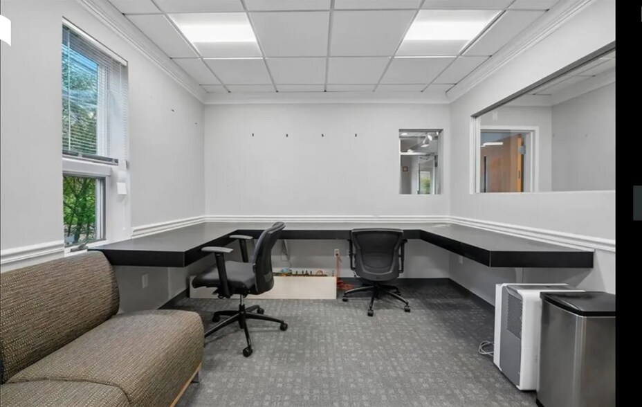 More Photos Of 450 Old Baptist Rd, North Kingstown Loft Creative Space For Sale