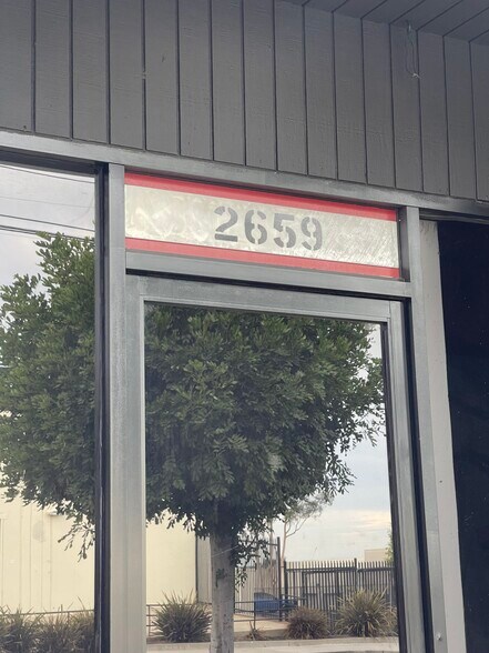More Photos Of 2659-2661 Junipero Ave, Signal Hill Warehouse For Lease