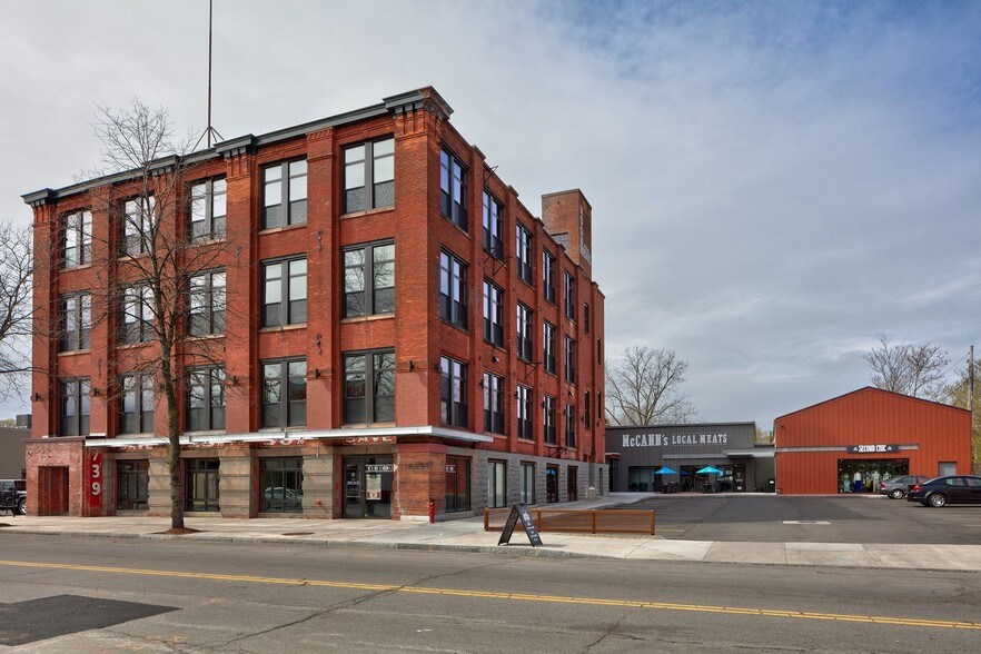 More Photos Of 739 Clinton Ave S, Rochester Apartments For Lease