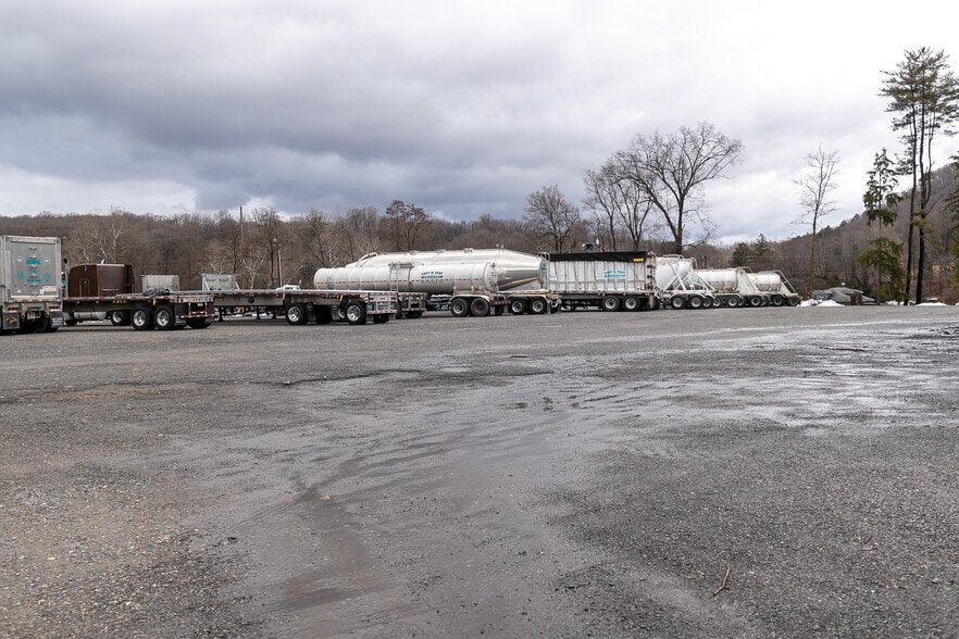 More Photos Of 56 US 46 Hwy, Columbia Distribution For Lease