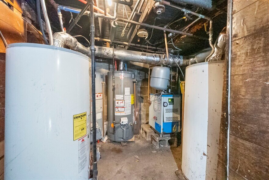 More Photos Of 204 Parkhurst St, Newark Apartments For Sale