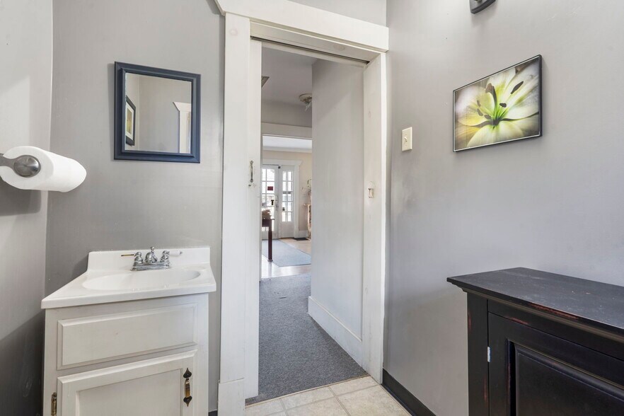 More Photos Of 1658 Saint Louis St, Springfield Office For Lease