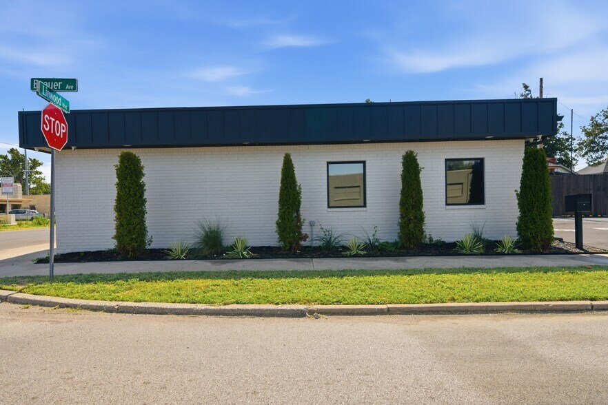 More Photos Of 1420 Linwood Blvd, Oklahoma City Office For Sale