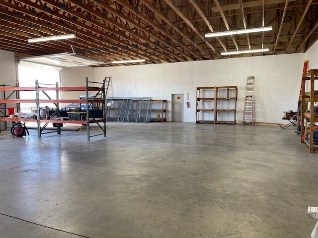 More Photos Of 1170 Anderson Pl SE, Albany Light Distribution For Lease