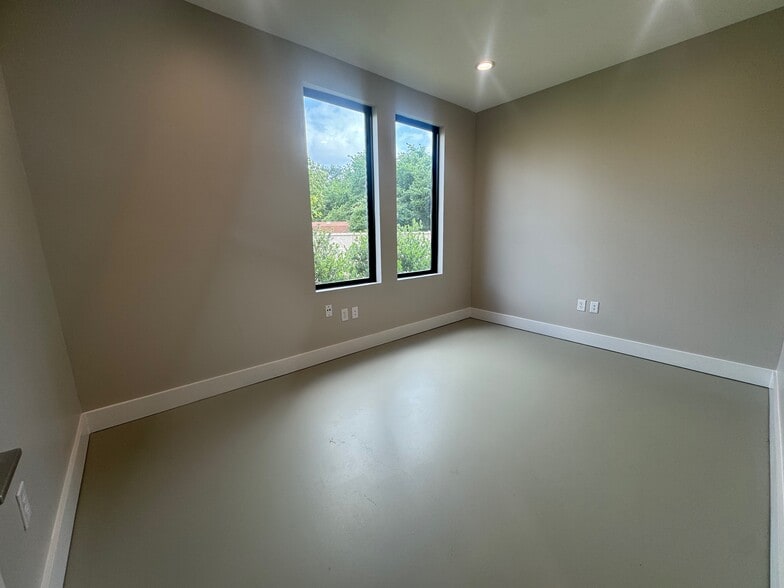 More Photos Of 1908 Yaupon Trl, Cedar Park Loft Creative Space For Sale