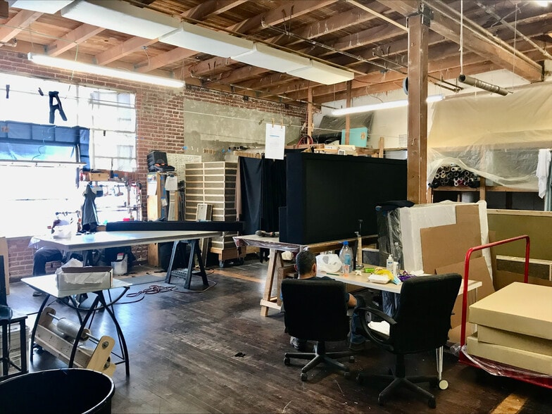 More Photos Of 2000-2010 W 62nd St, Los Angeles Warehouse For Sale