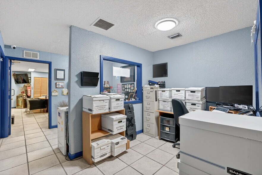 More Photos Of 9180 NW 119th St, Hialeah Warehouse For Sale