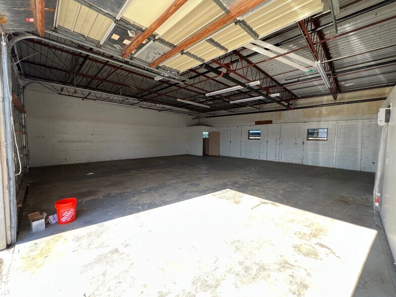 More Photos Of 3885 Investment Ln, Riviera Beach Warehouse For Lease
