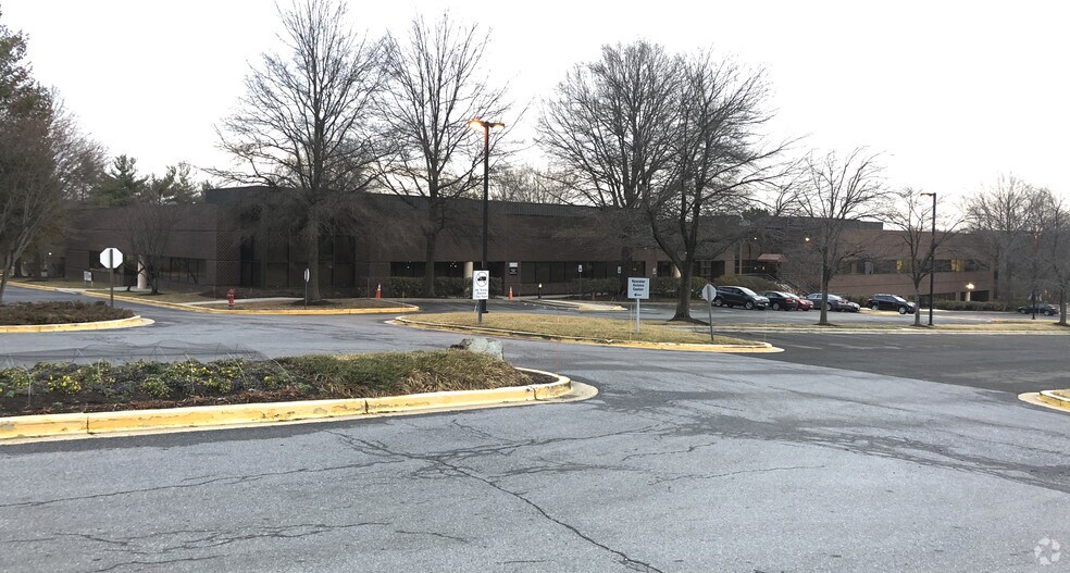 More Photos Of 901-999 Brightseat Rd, Landover Flex For Lease