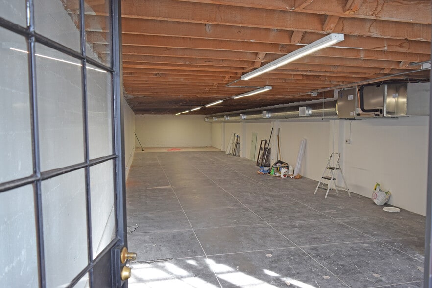 More Photos Of 7900-7914 Santa Monica Blvd, West Hollywood Storefront Retail Office For Lease