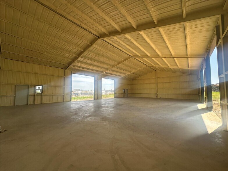 More Photos Of 200 Land of Goshen dr, Springtown Flex For Lease