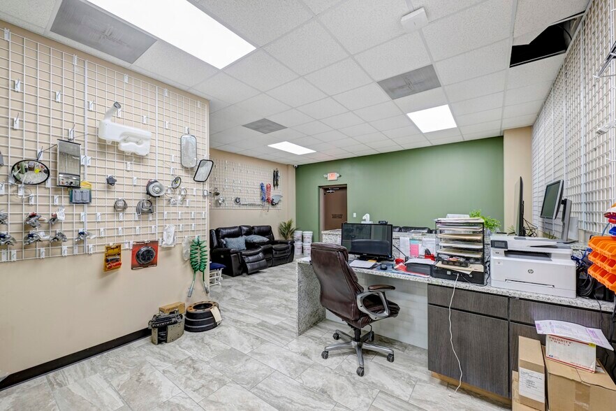 More Photos Of 6409 Mesa Dr, Houston Truck Terminal For Lease