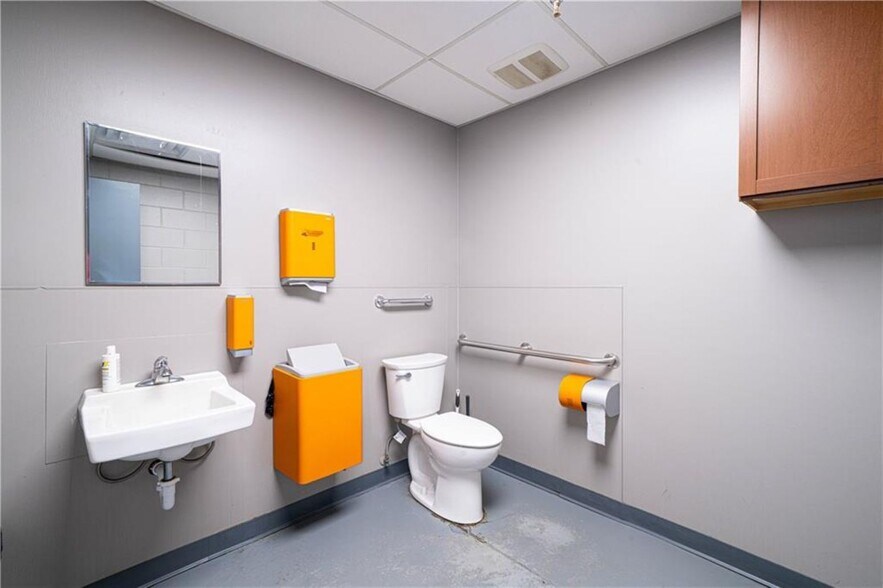 More Photos Of 5326 Lake Ave, Saint Joseph General Retail For Sale