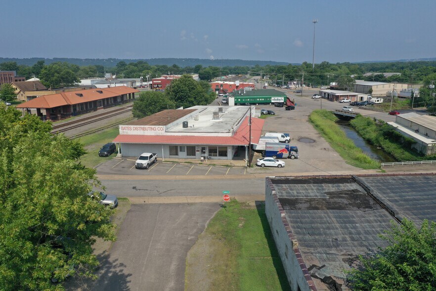 More Photos Of 301 N Commerce Ave, Russellville Warehouse For Sale