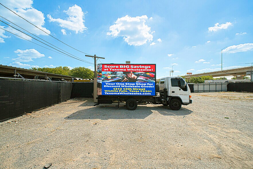 More Photos Of 1312 13th St, Wichita Falls Office For Sale