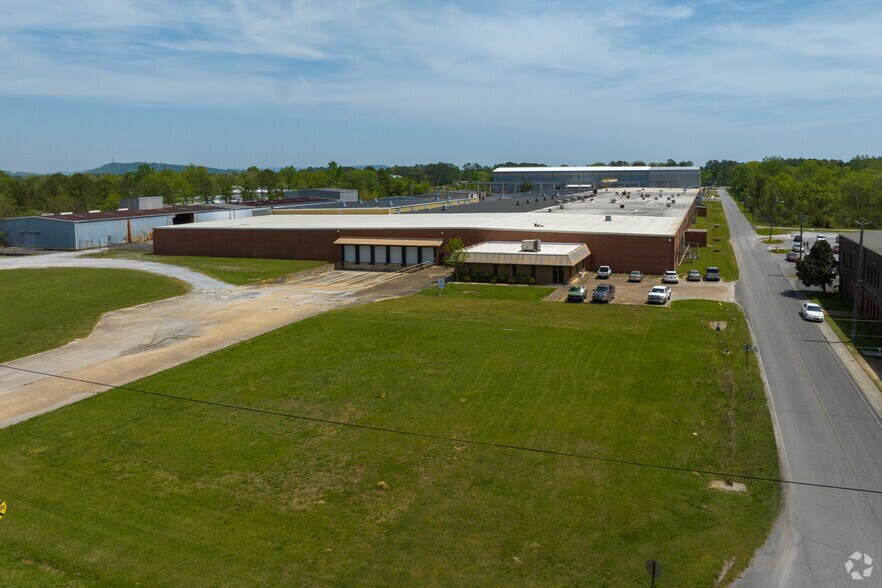 More Photos Of 3810 Pleasant Valley Rd, Attalla Warehouse For Lease