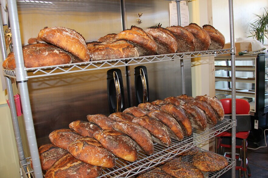 More Photos Of 2016-2020 E Main St, Ventura Storefront Retail Office For Sale