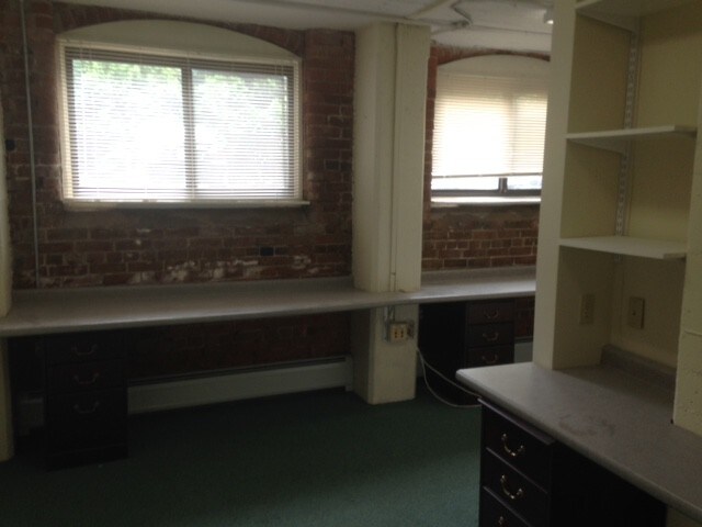 More Photos Of 320 Riverside Dr, Florence Office For Sale