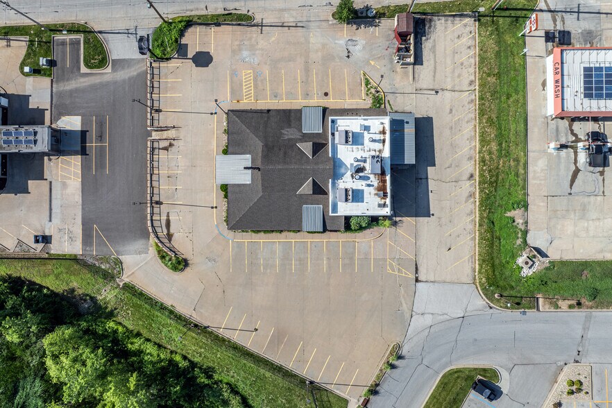 More Photos Of 3704 Faraon St, Saint Joseph Restaurant For Lease