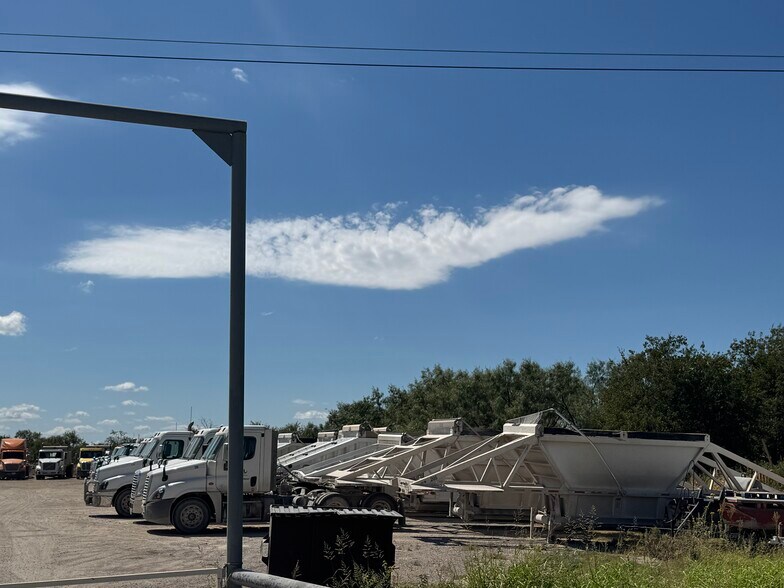 More Photos Of 2895 E US Highway 80, Abilene Warehouse For Lease