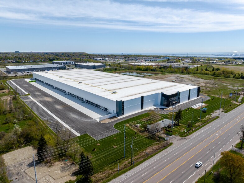 More Photos Of 22 Medicorum Pl, Hamilton Distribution For Lease