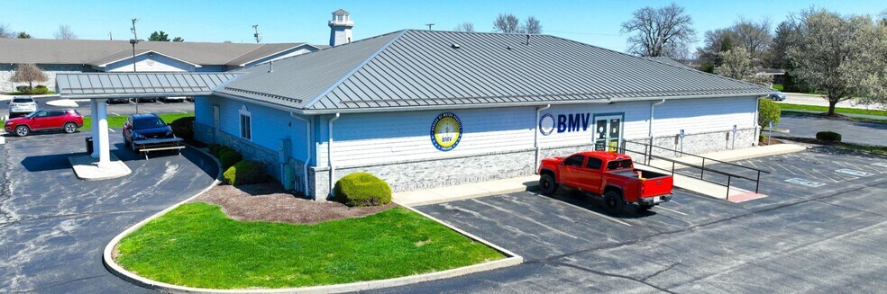More Photos Of 2007 N Walnut St, Hartford City Office For Sale