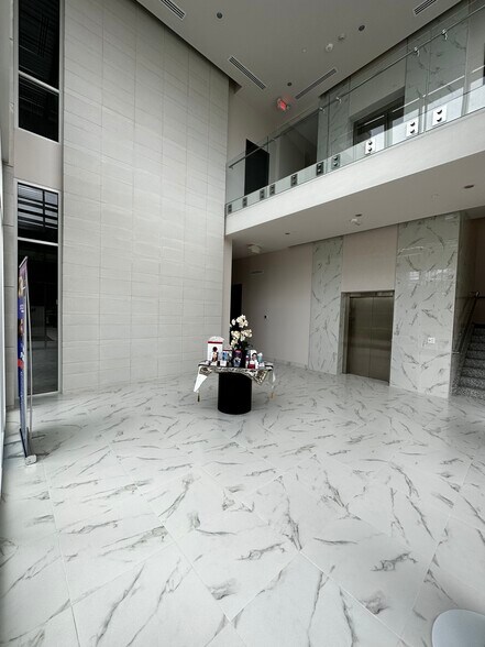 More Photos Of 1140 Enclave Pky, Houston Medical For Sale