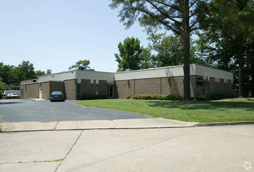 More Photos Of 888 Norfolk Sq, Norfolk Light Manufacturing For Lease