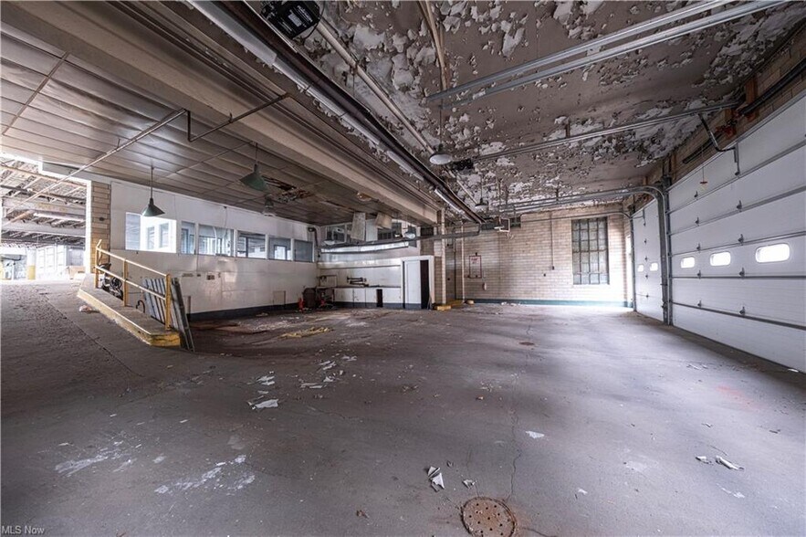 More Photos Of 1439 Sunset Blvd, Steubenville Light Manufacturing For Sale