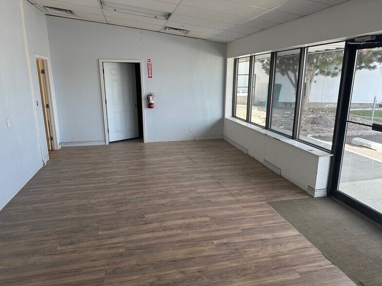 More Photos Of 6713 W Clearwater Ave, Kennewick Flex For Lease