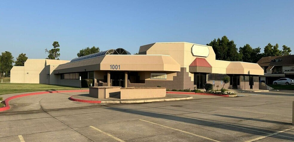 Primary Photo Of 1001 S Douglas Blvd, Oklahoma City Medical For Sale