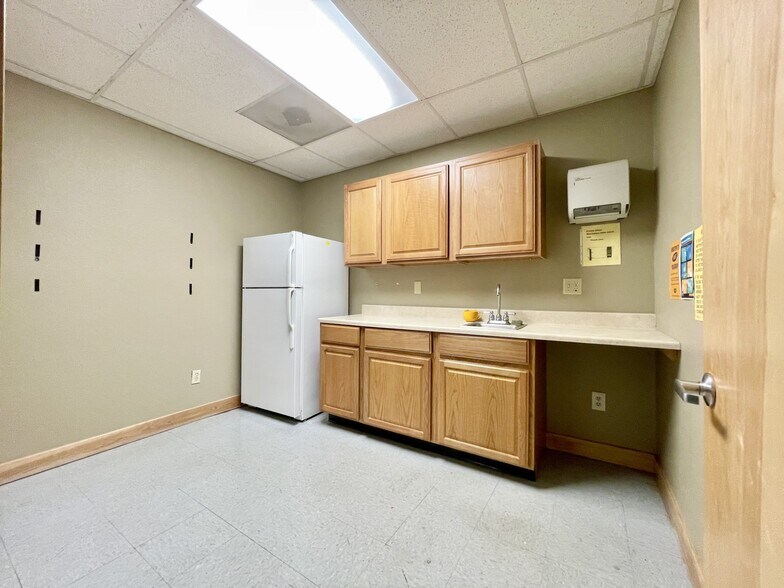 More Photos Of 2850 W Serendipity Cir, Colorado Springs Medical For Lease