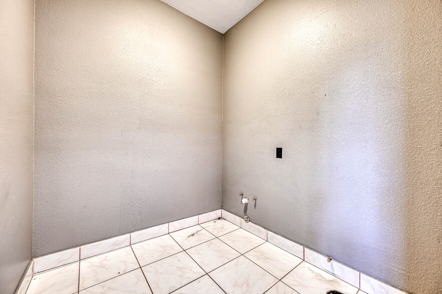 More Photos Of 4185 W Tompkins Ave, Las Vegas Auto Repair For Sale