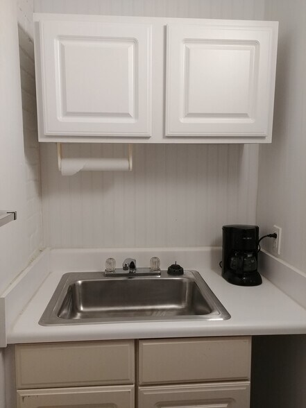 More Photos Of 242 2nd St, Cheraw Office For Lease