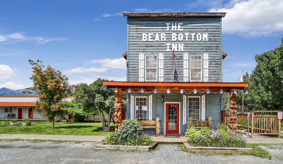 More Photos Of 418 W Spruce St, Mackay Hotel For Sale