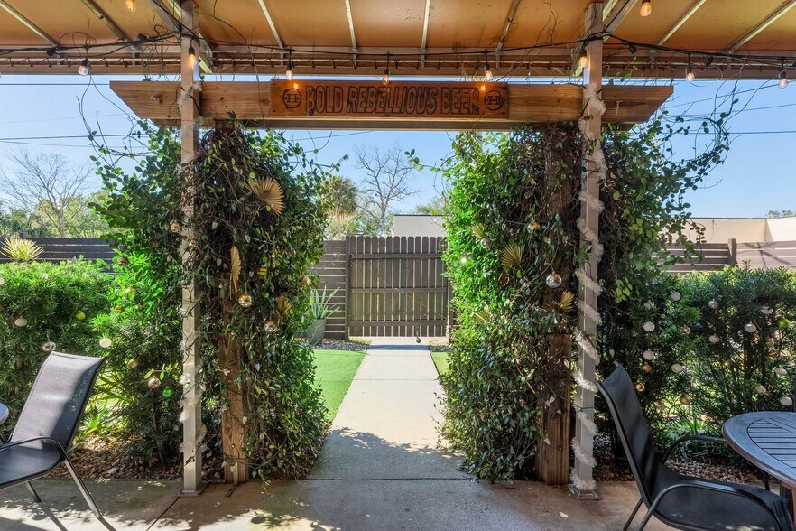 More Photos Of 1740-1744 N Main St, Jacksonville Storefront For Lease