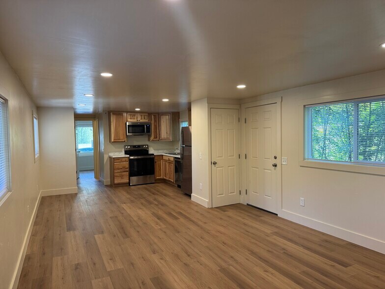 More Photos Of 53943 Highway 86, Halfway Restaurant For Sale