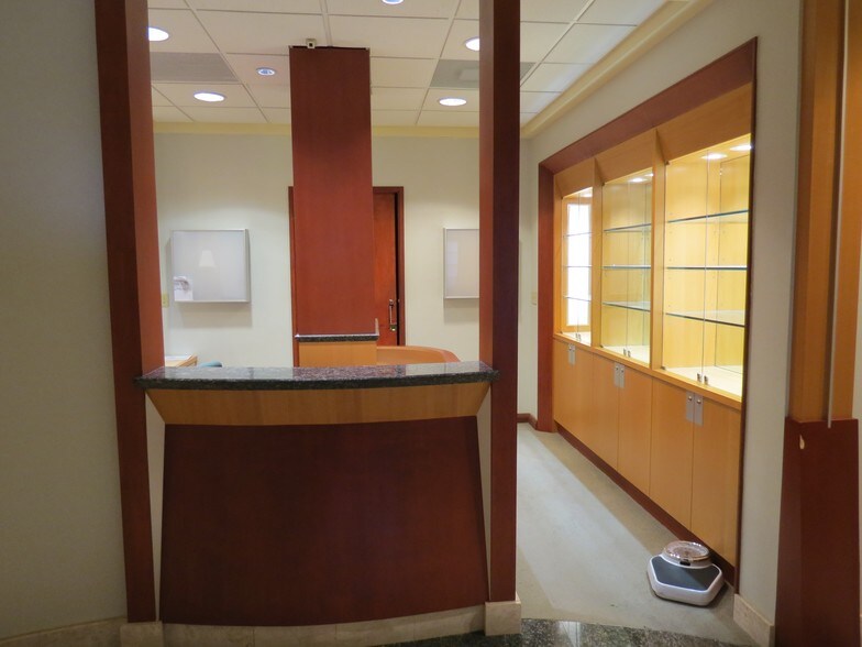More Photos Of 2550 S Douglas Rd, Coral Gables Medical For Lease