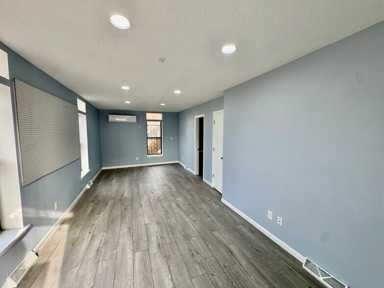 More Photos Of 225 N 7th St, Kansas City Flex For Sale