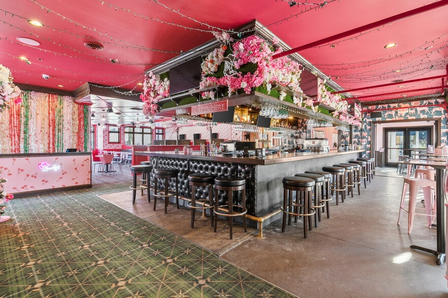 More Photos Of 2501 & 2519 Marshall St NE, Minneapolis Restaurant For Sale