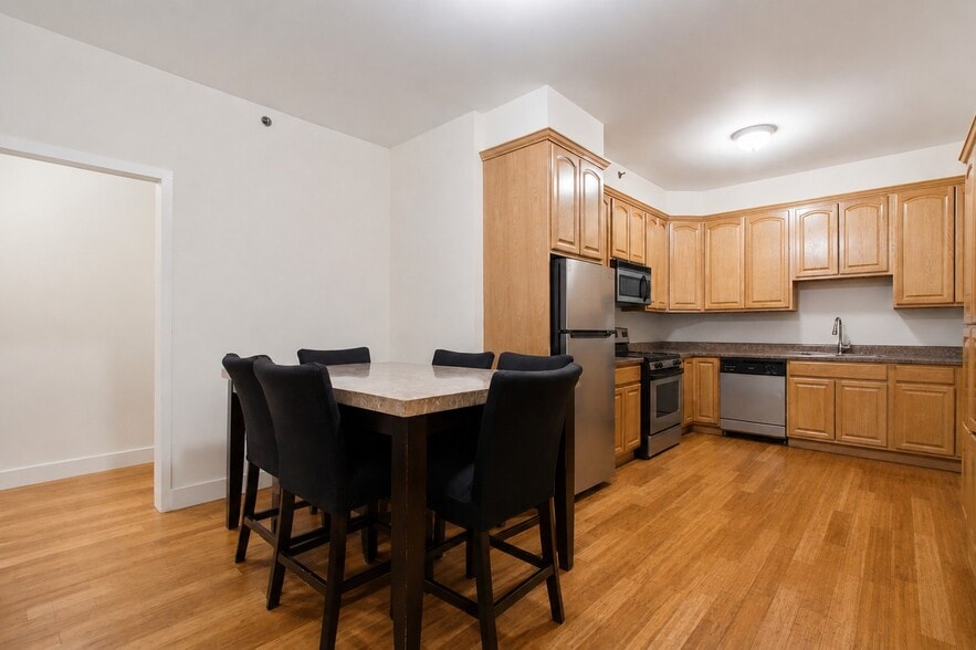 More Photos Of 14 E Sandford Blvd, Mount Vernon Apartments For Sale