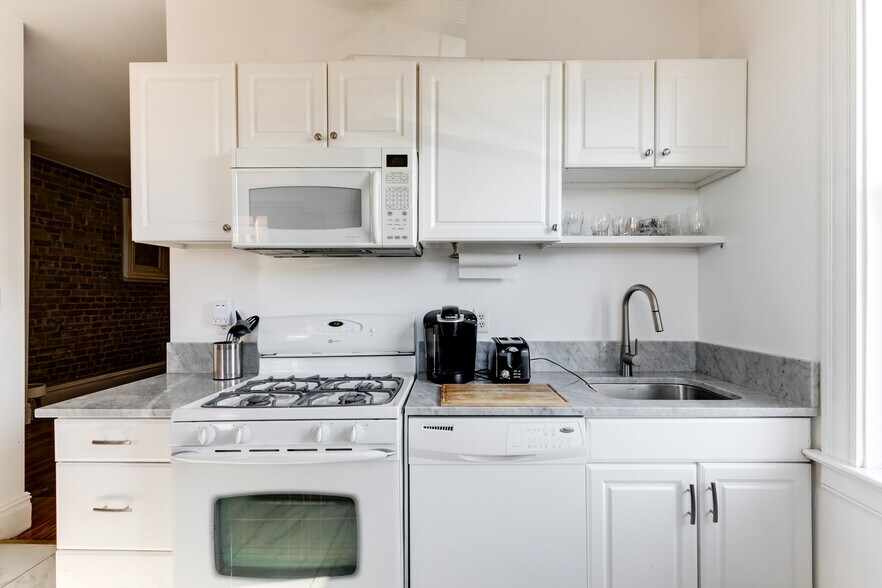 More Photos Of 2523 W Main St, Richmond Storefront Retail Residential For Sale