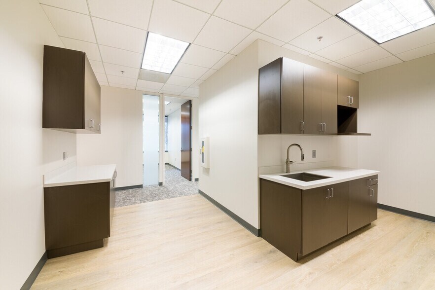More Photos Of 200 Ashford Ctr N, Atlanta Office For Lease