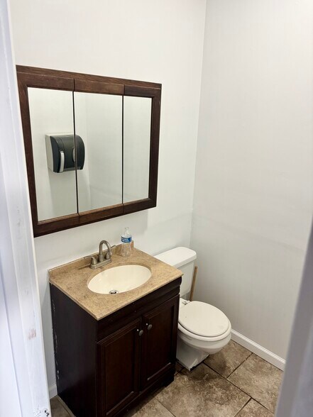 More Photos Of 369 Bank St, New London Storefront Retail Residential For Lease