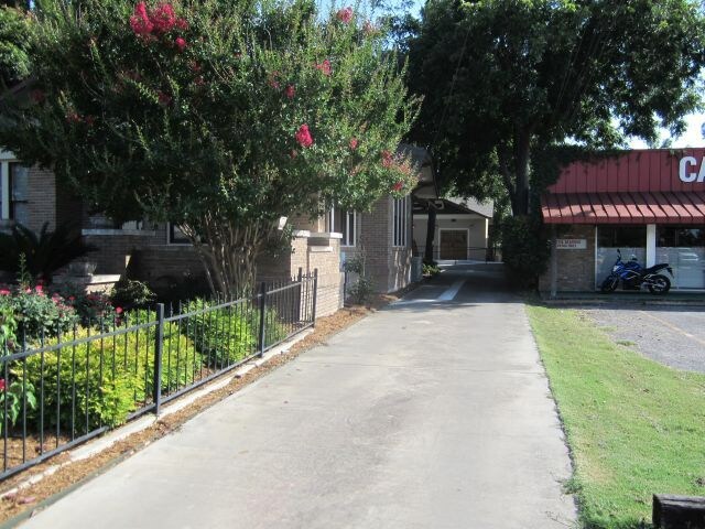 More Photos Of 524 S Seguin Ave, New Braunfels Office For Lease