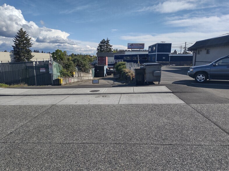 More Photos Of 12714 Aurora Ave N, Seattle Freestanding For Lease