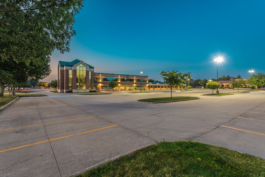 More Photos Of 4949 Westown Pky, West Des Moines Office For Lease